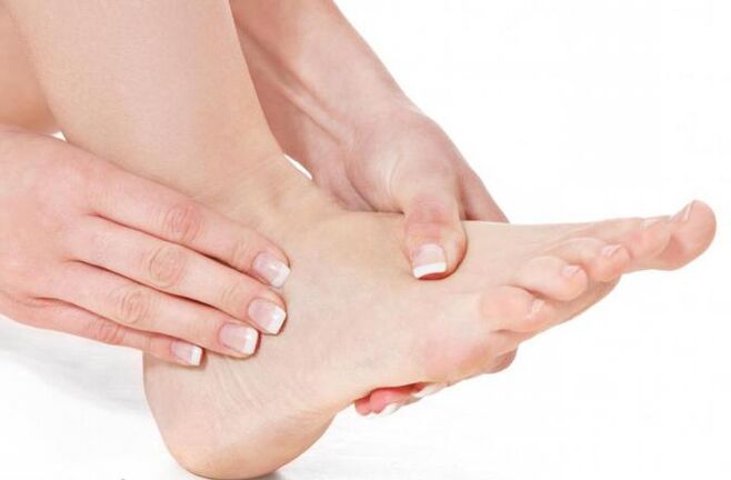osteoartrit nedeniyle ayak bileği ağrısı